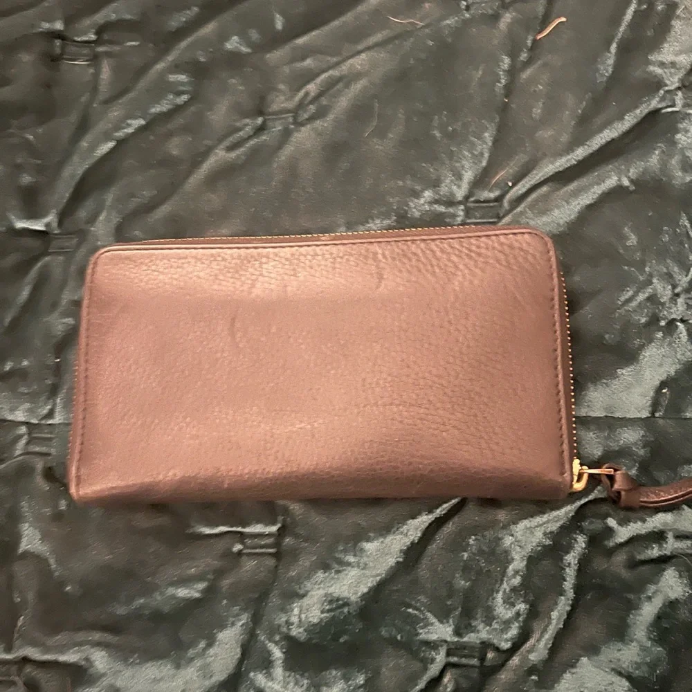 Tory Burch Black and Gold Zippy Wallet_2